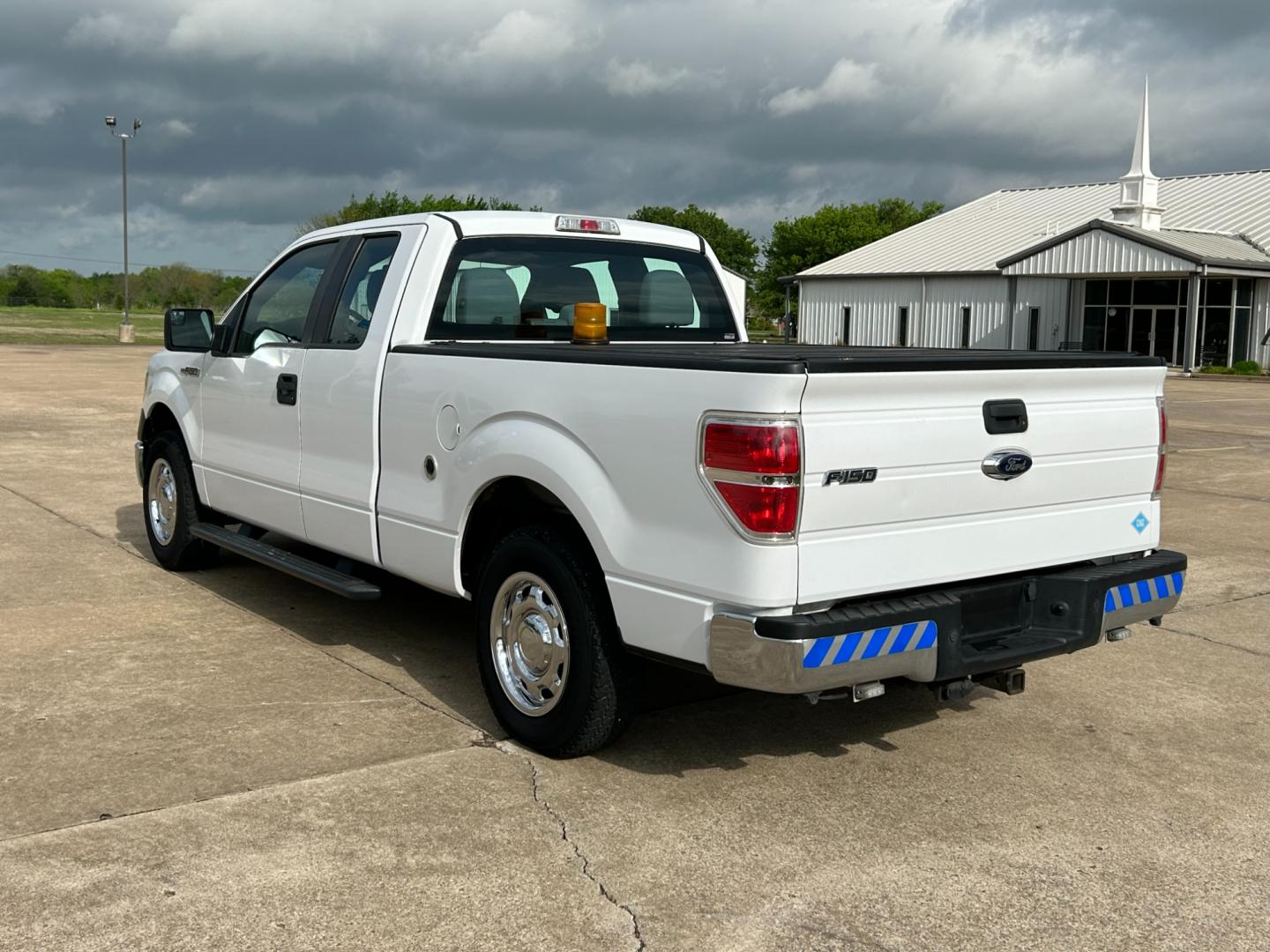 2014 White /Gray Ford F-150 XL SuperCab 6.5-ft. Bed 2WD (1FTEX1CM8EK) with an 3.7L V6 DOHC 24V engine, 6-Speed Automatic transmission, located at 17760 Hwy 62, Morris, OK, 74445, (918) 733-4887, 35.609104, -95.877060 - Photo#6